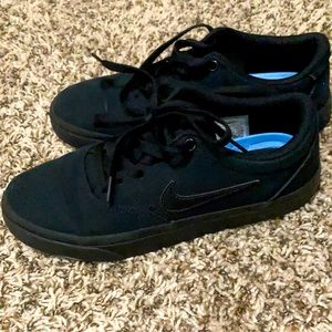 Nike SB SIZE 6.5 boys